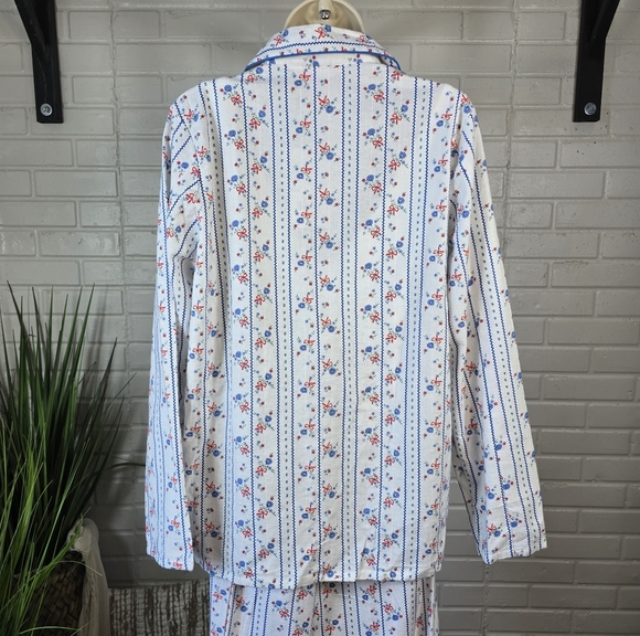 Vintage Carriage Court White Blue Floral Flannel Pajama Set Size Medium - Picture 5 of 14